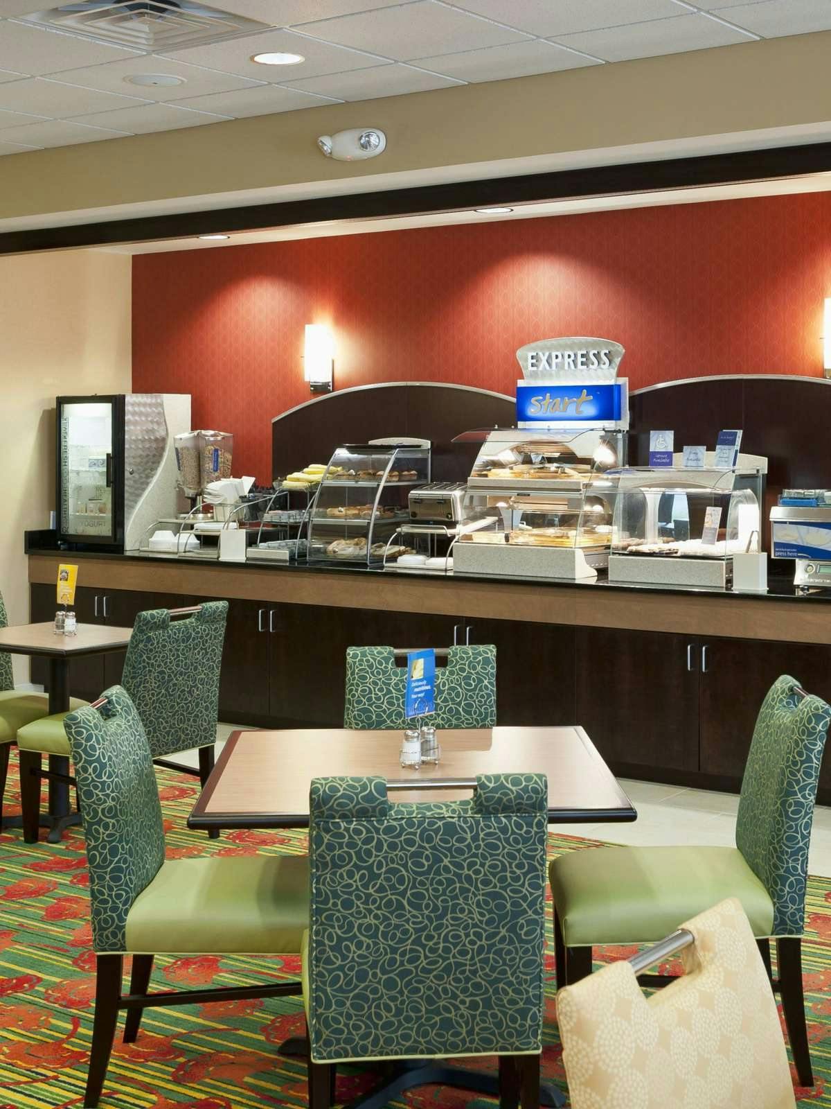 Hotel Holiday Inn Express Hotel & Suites Dayton South photo 5