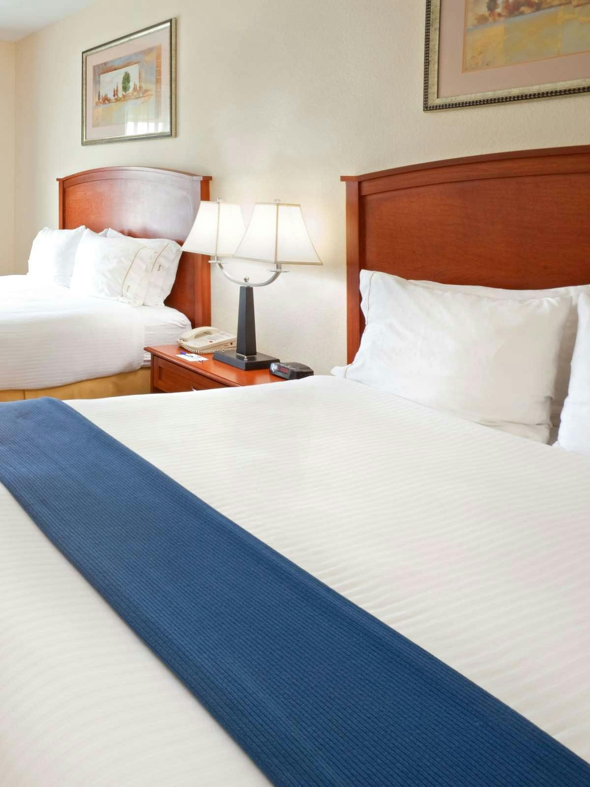 Hotel Holiday Inn Express Hotel & Suites Decatur photo 1