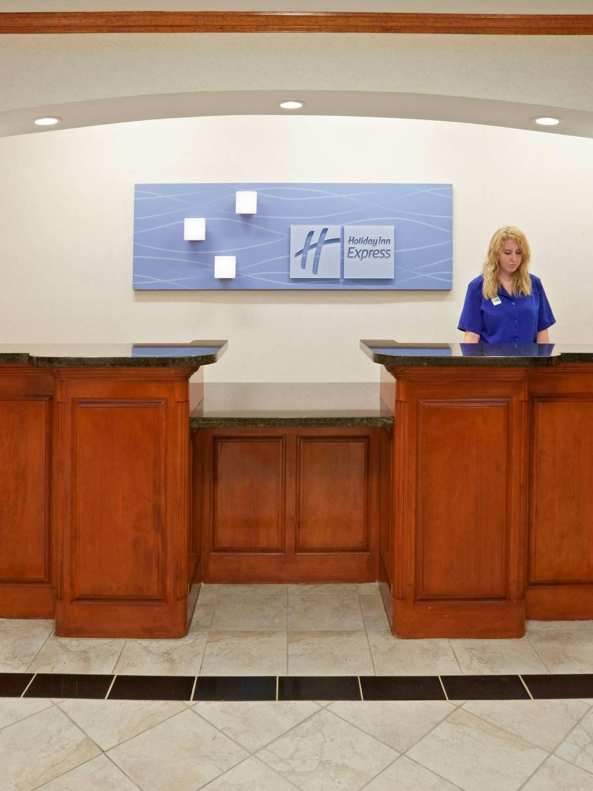 Hotel Holiday Inn Express Hotel & Suites Decatur photo 4