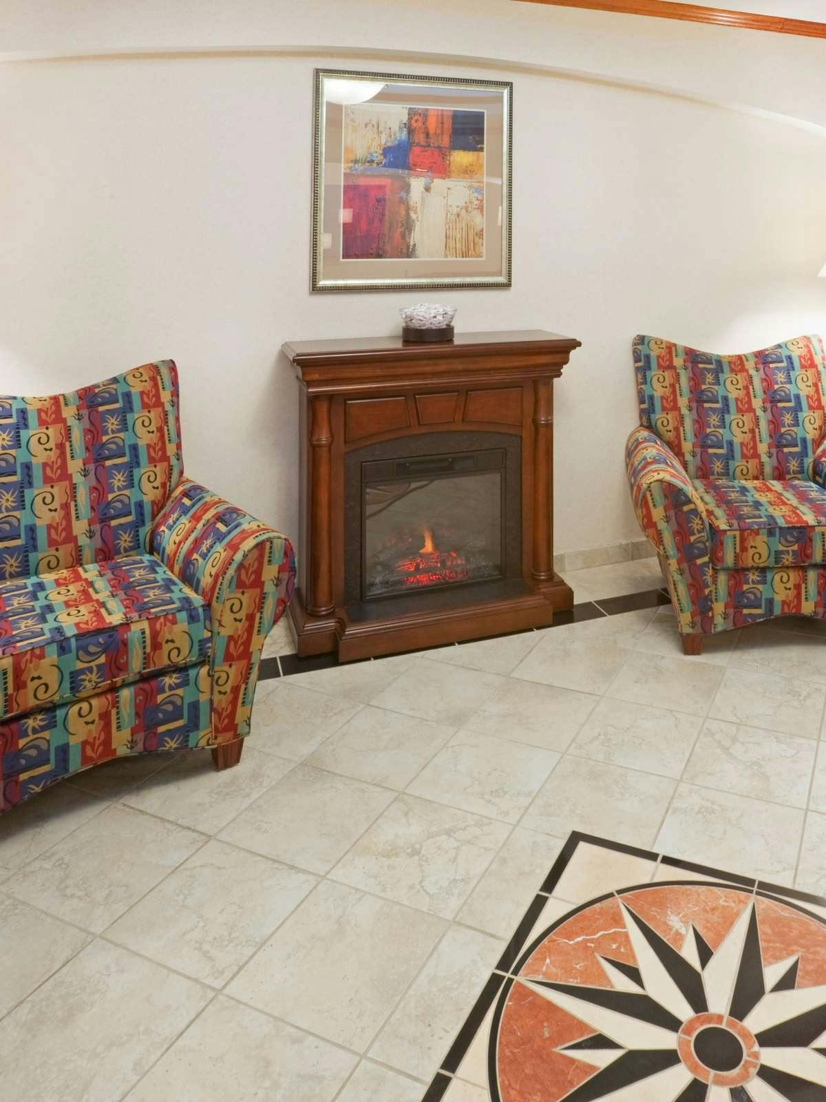 Hotel Holiday Inn Express Hotel & Suites Decatur photo 3