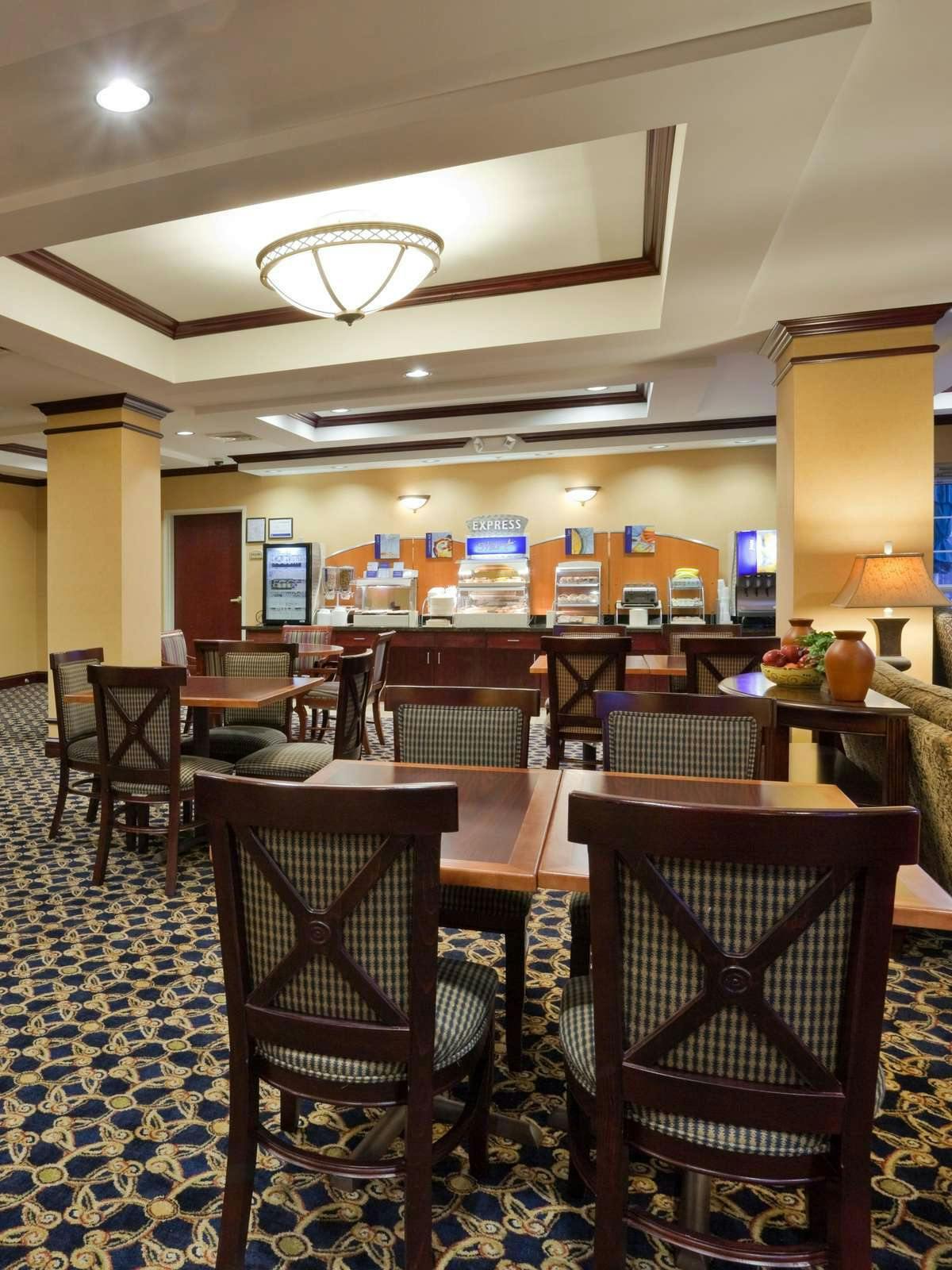 Hotel Holiday Inn Express Hotel & Suites Dothan North photo 5