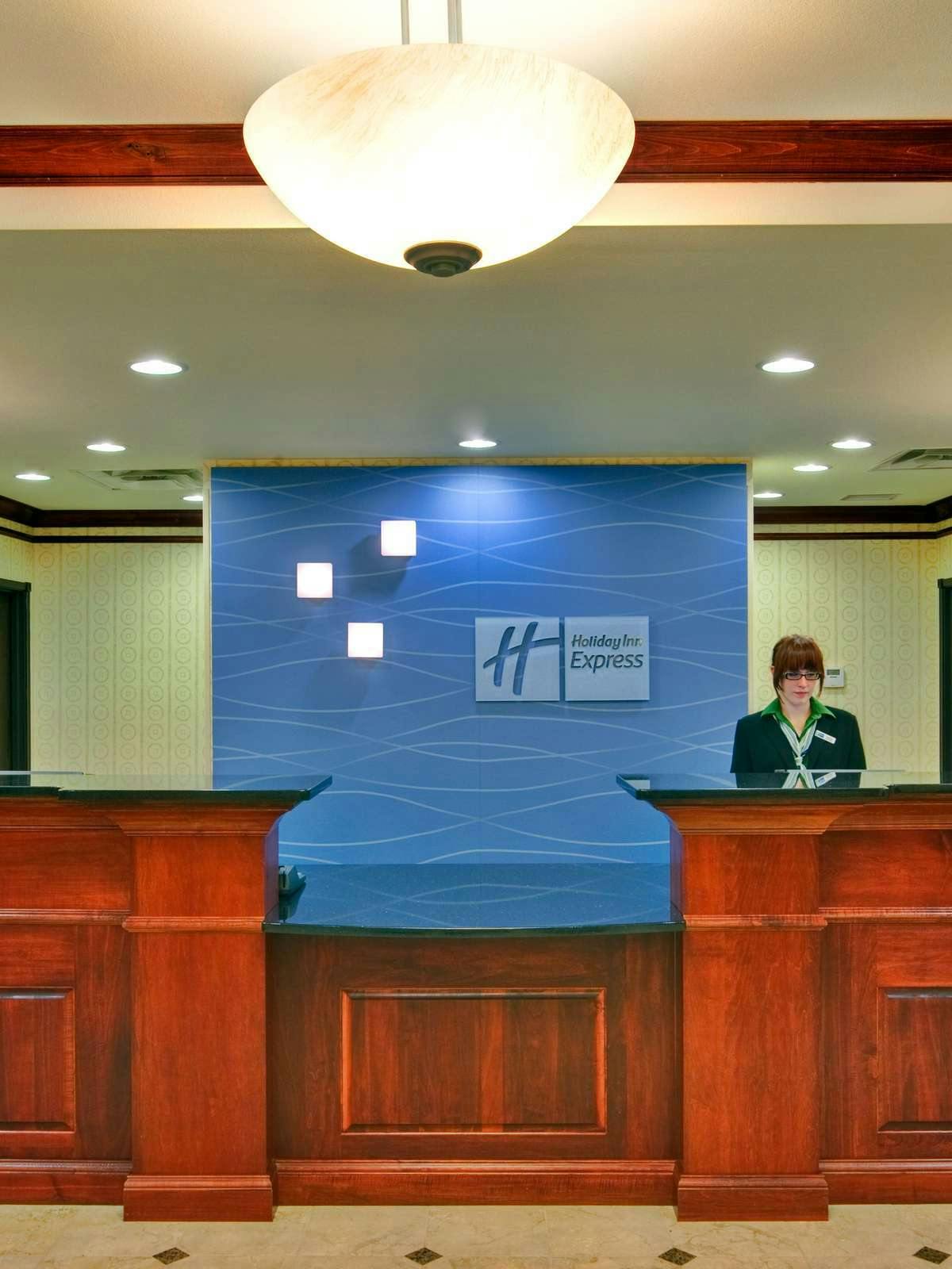 Hotel Holiday Inn Express Hotel & Suites Dewitt photo 5