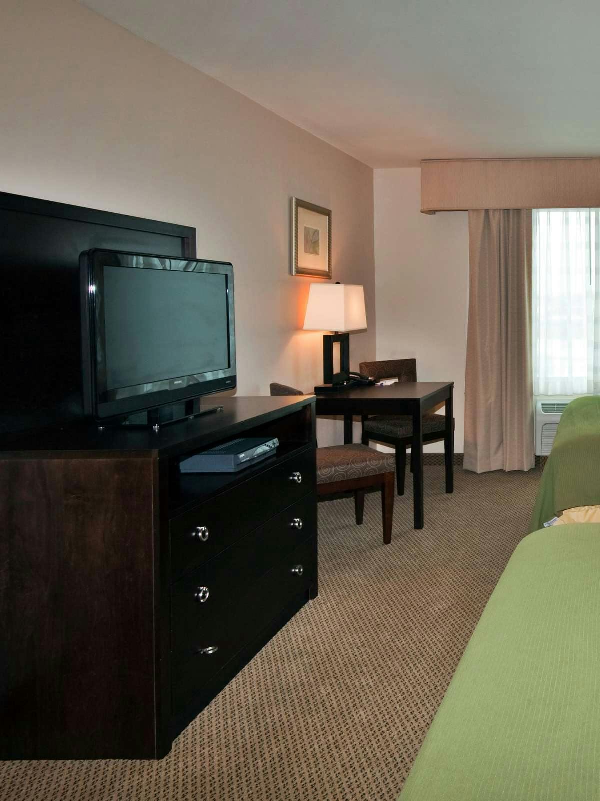 Hotel Holiday Inn Express Hotel & Suites Dewitt photo 3