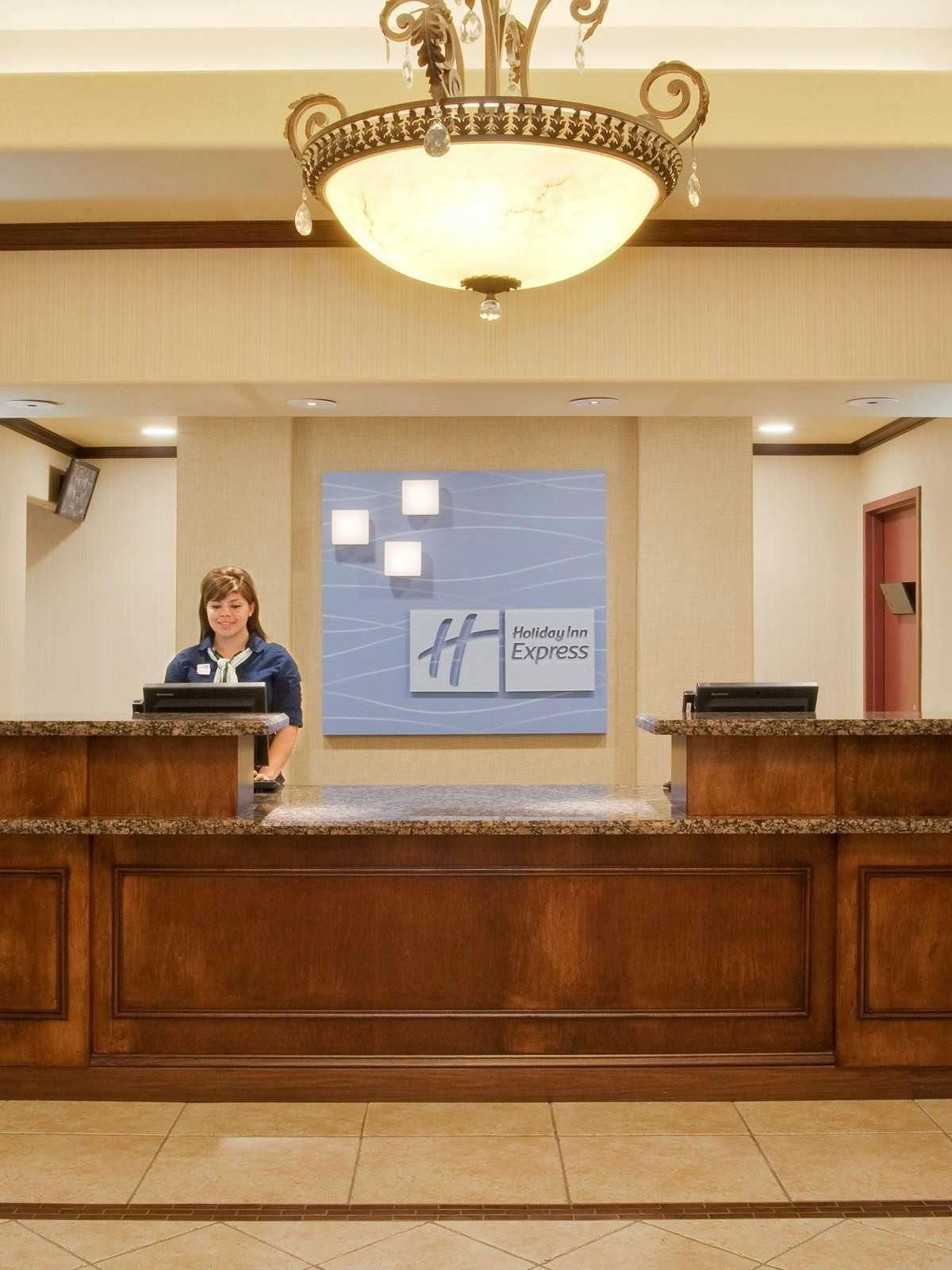 Hotel Holiday Inn Express Hotel & Suites Dinuba West photo 4