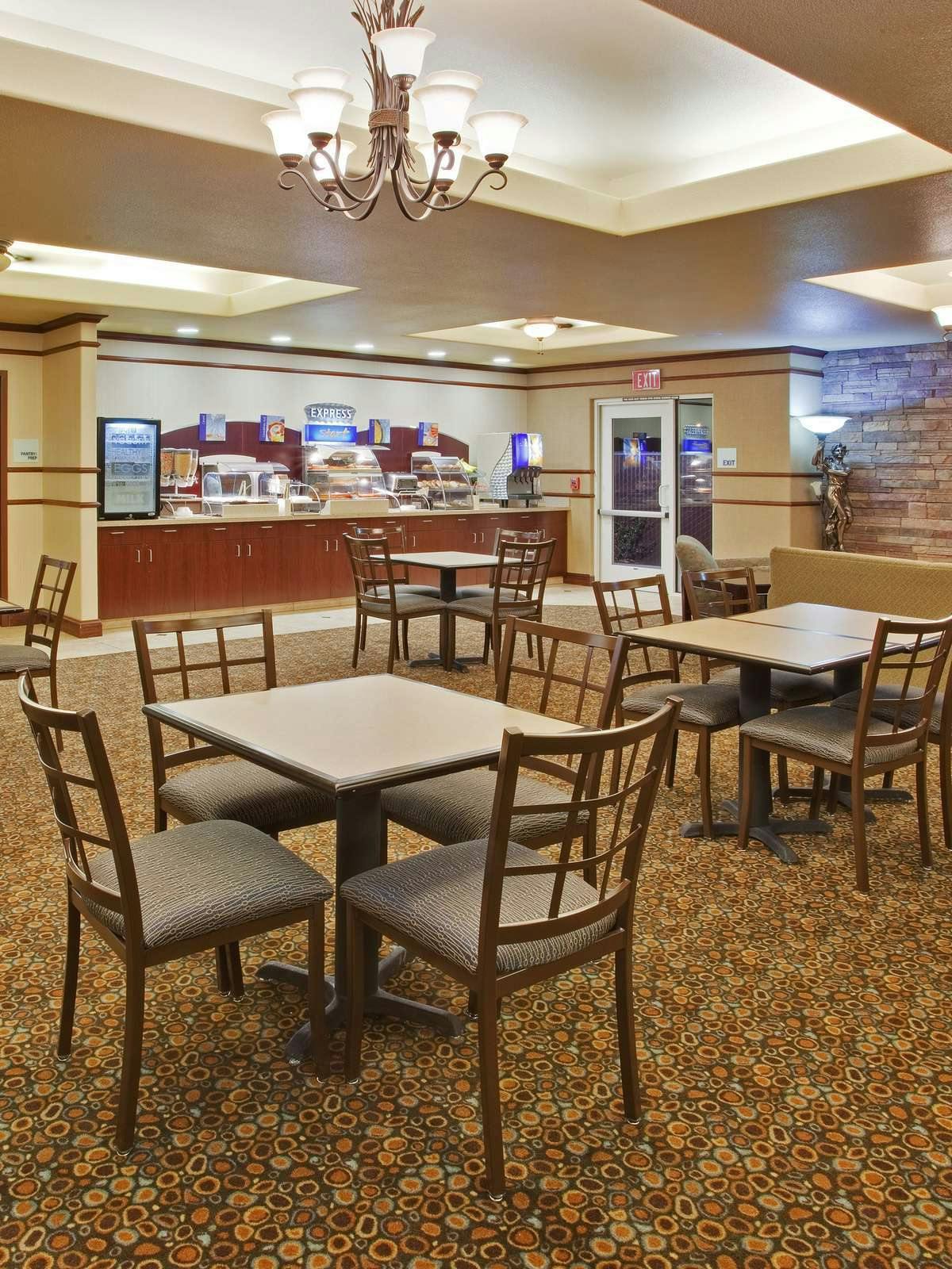 Hotel Holiday Inn Express Hotel & Suites Dinuba West photo 5