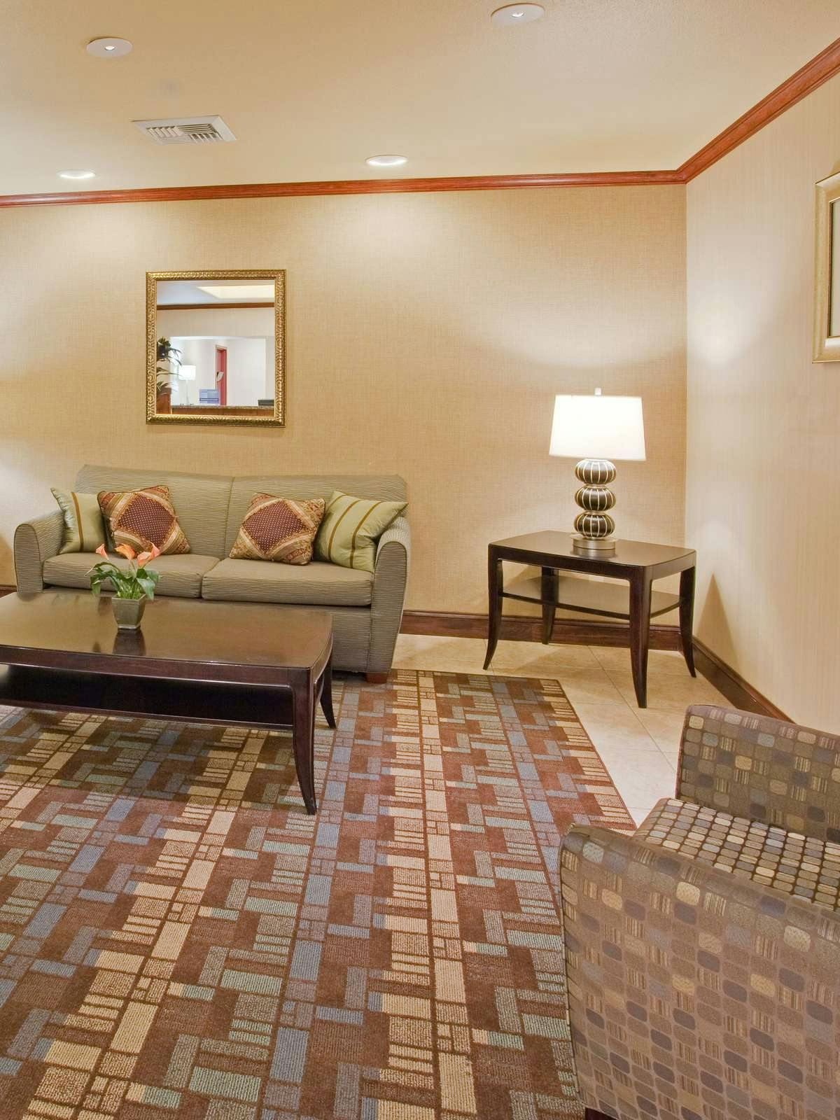 Hotel Holiday Inn Express Hotel & Suites Dinuba West photo 3