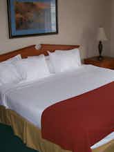 Hotel Holiday Inn Express Hotel & Suites Dickinson photo 1