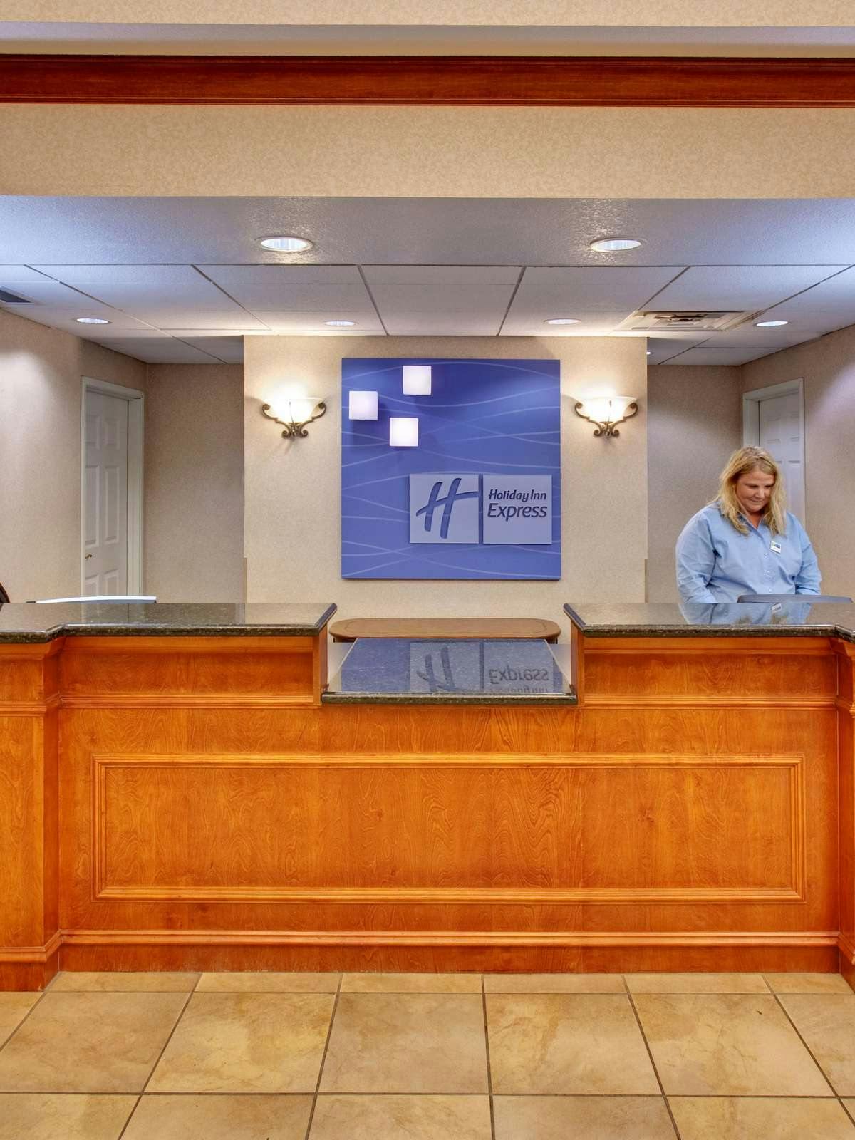 Hotel Holiday Inn Express Hotel & Suites Dickinson photo 3