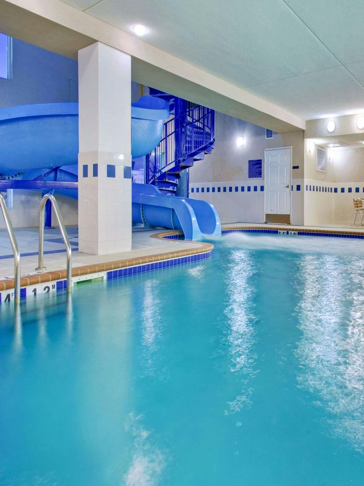 Hotel Holiday Inn Express Hotel & Suites Dickinson photo 5