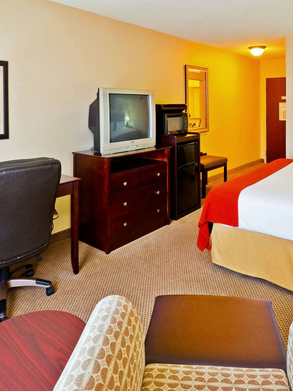 Hotel Holiday Inn Express Hotel & Suites Dickson photo 2