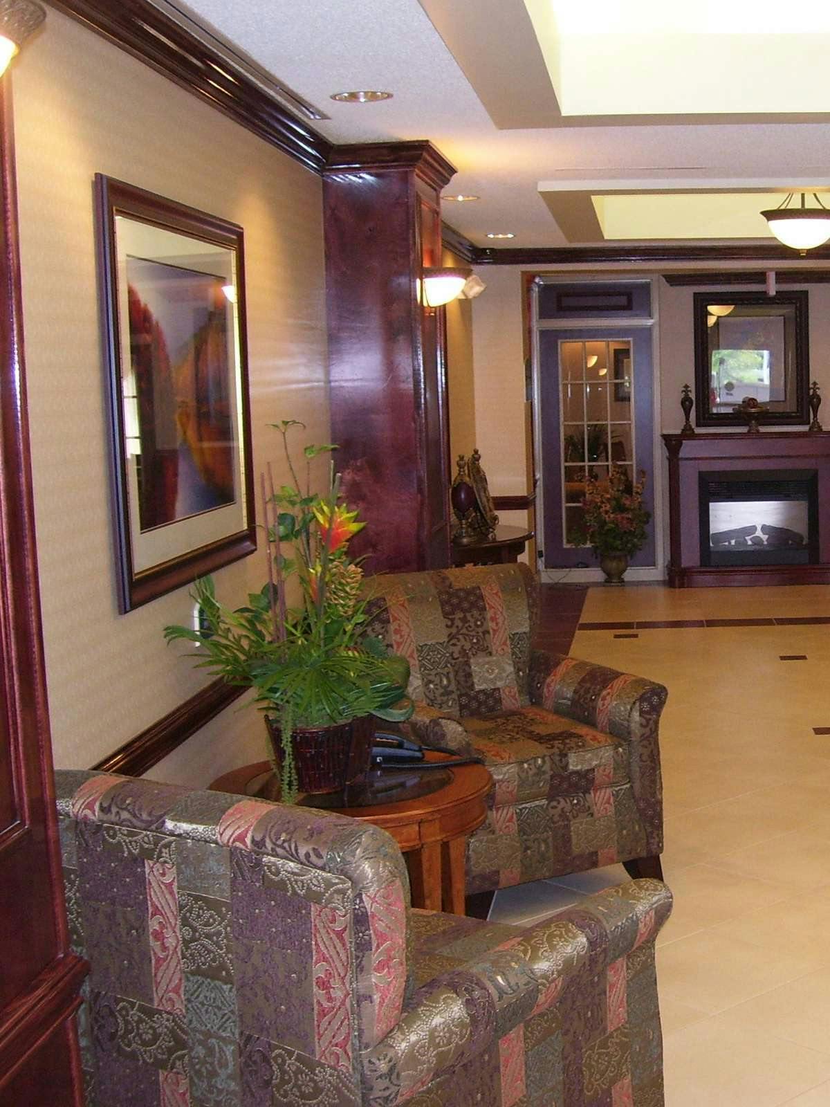 Hotel Holiday Inn Express Hotel & Suites Dickson photo 3