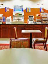 Hotel Holiday Inn Express Hotel & Suites Dickson photo 5