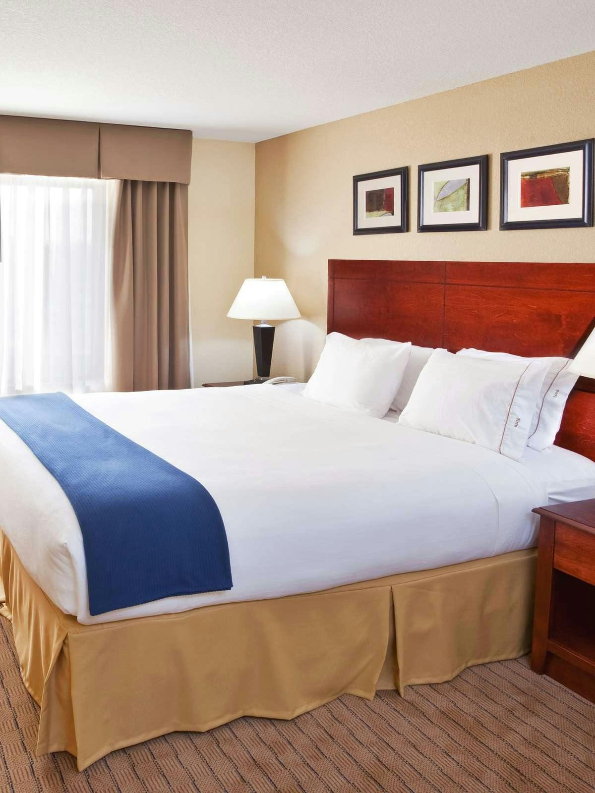 Hotel Holiday Inn Express Hotel & Suites East Lansing photo 2