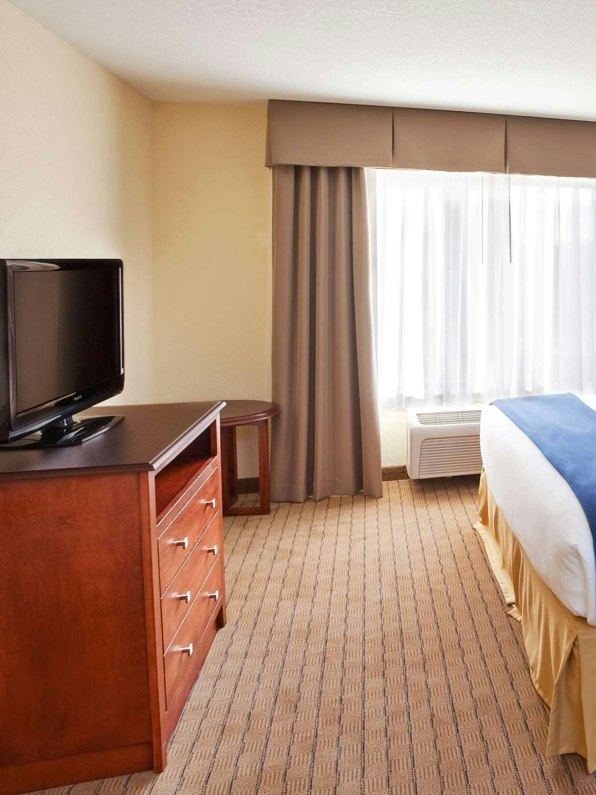 Hotel Holiday Inn Express Hotel & Suites East Lansing photo 3