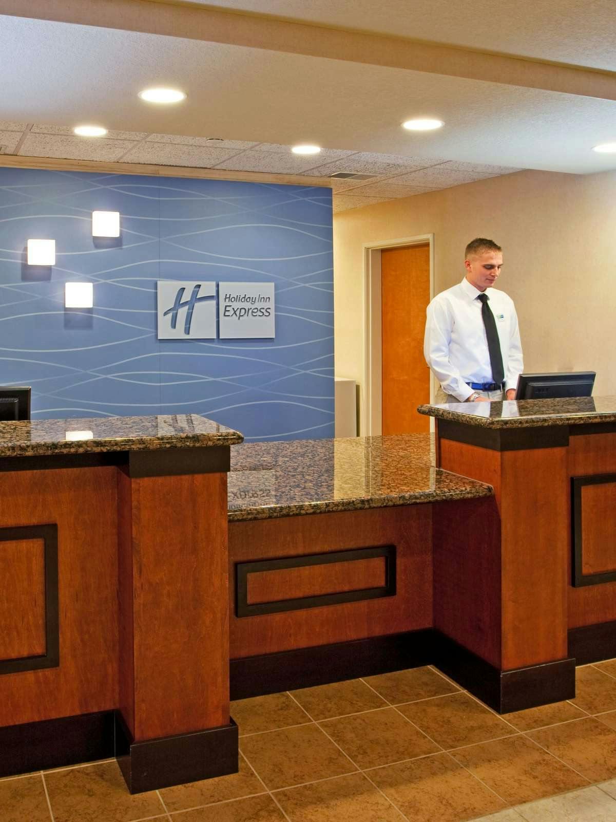 Hotel Holiday Inn Express Hotel & Suites East Lansing photo 4