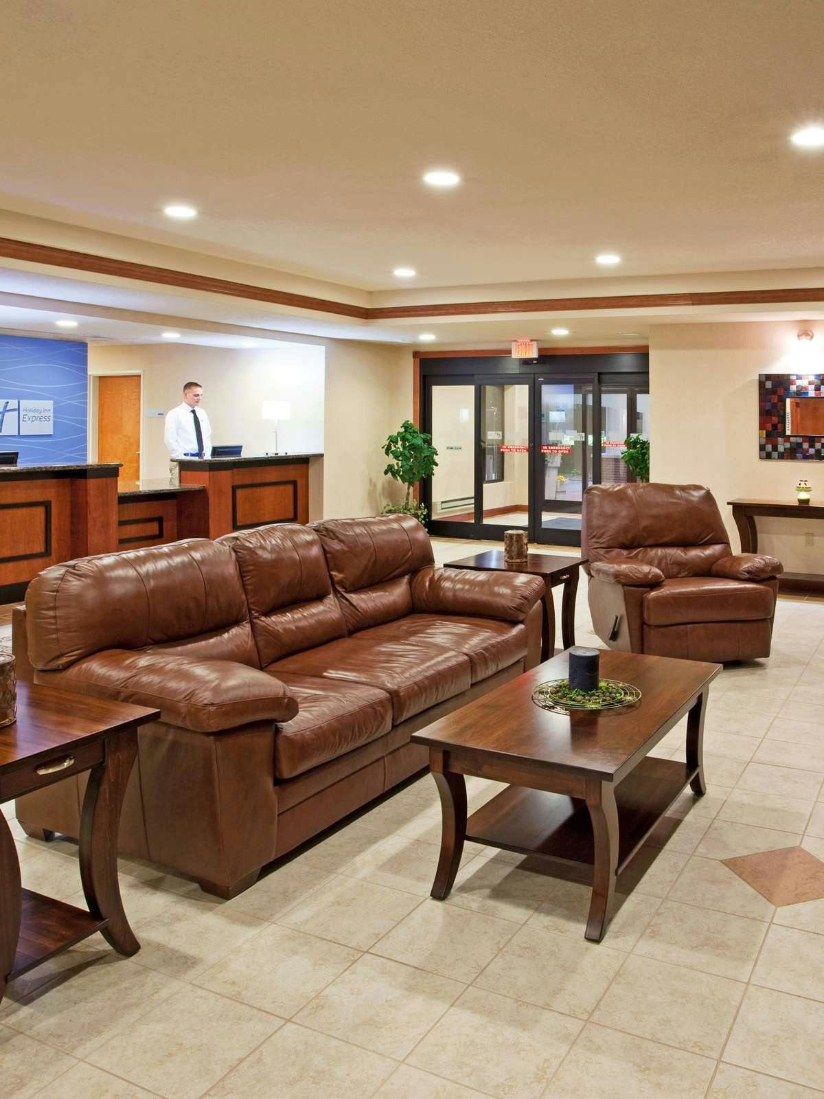 Hotel Holiday Inn Express Hotel & Suites East Lansing photo 1