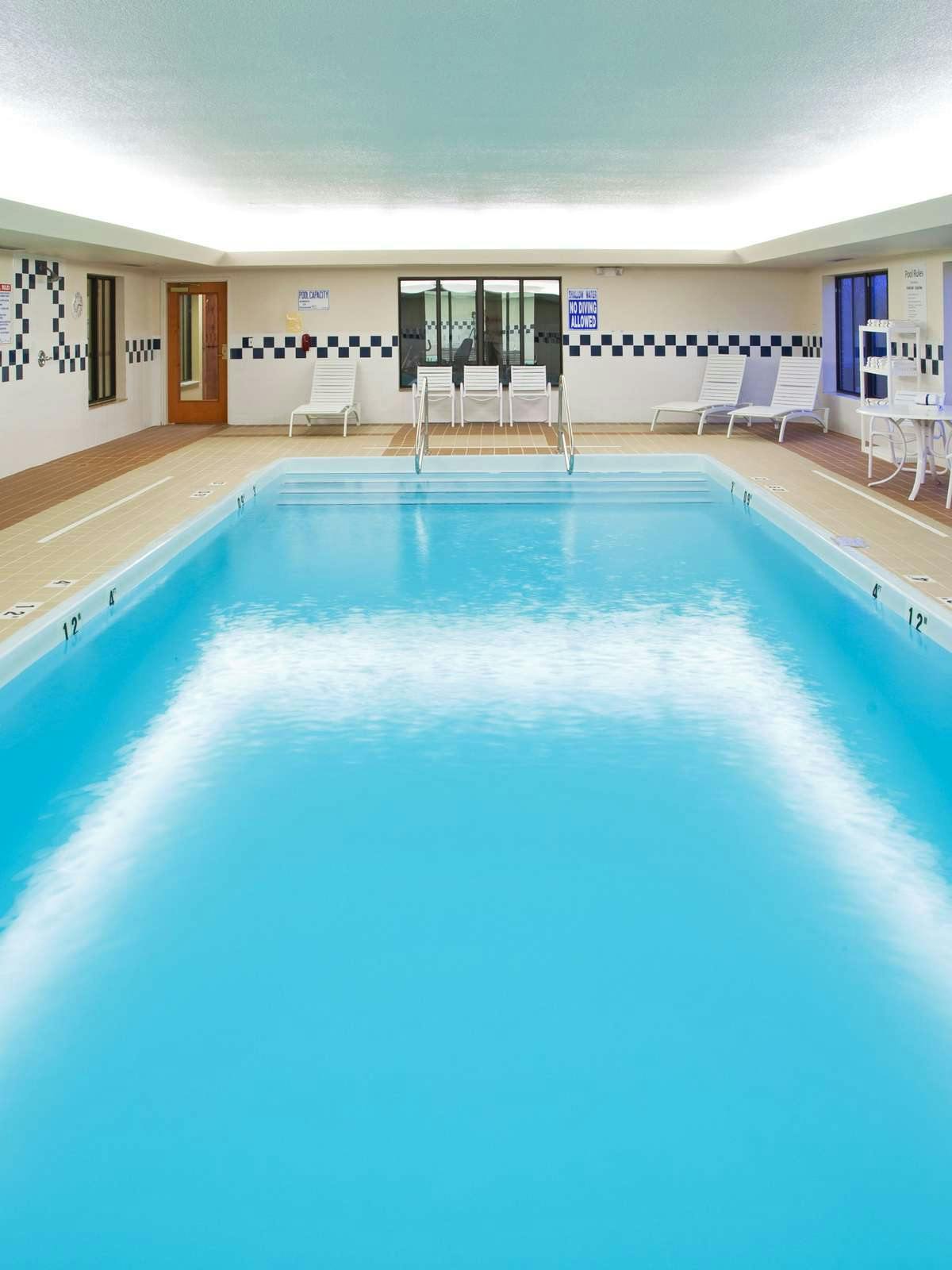 Hotel Holiday Inn Express Hotel & Suites East Lansing photo 5