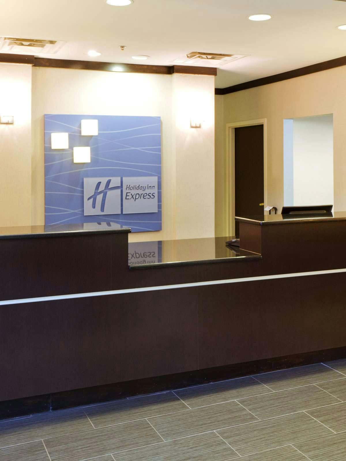 Hotel Holiday Inn Express Hotel & Suites Downtown photo 2