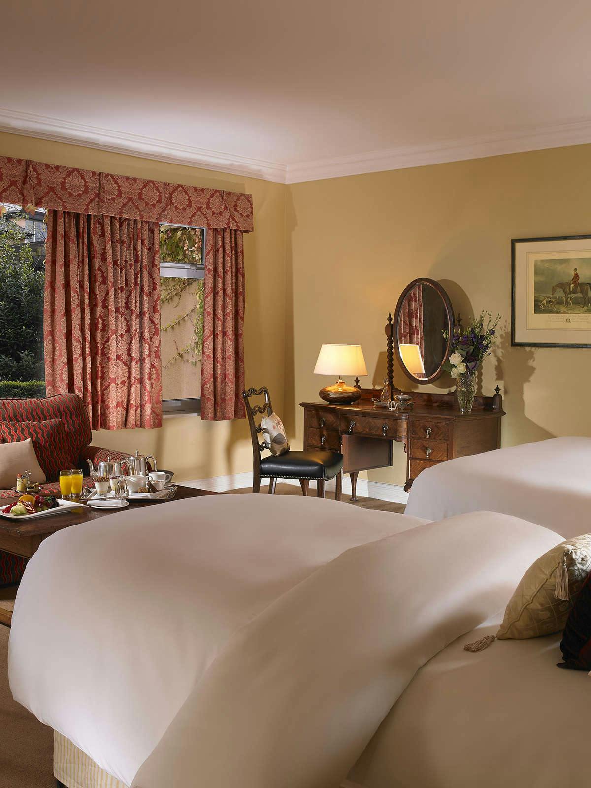 Hotel DUNRAVEN ARMS HOTEL photo 1