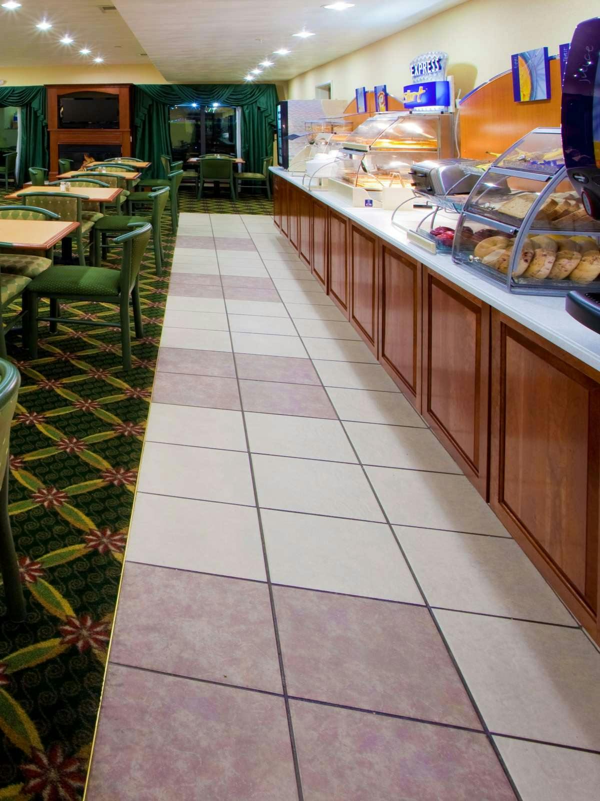 Hotel Holiday Inn Express Hotel & Suites Elkins photo 5