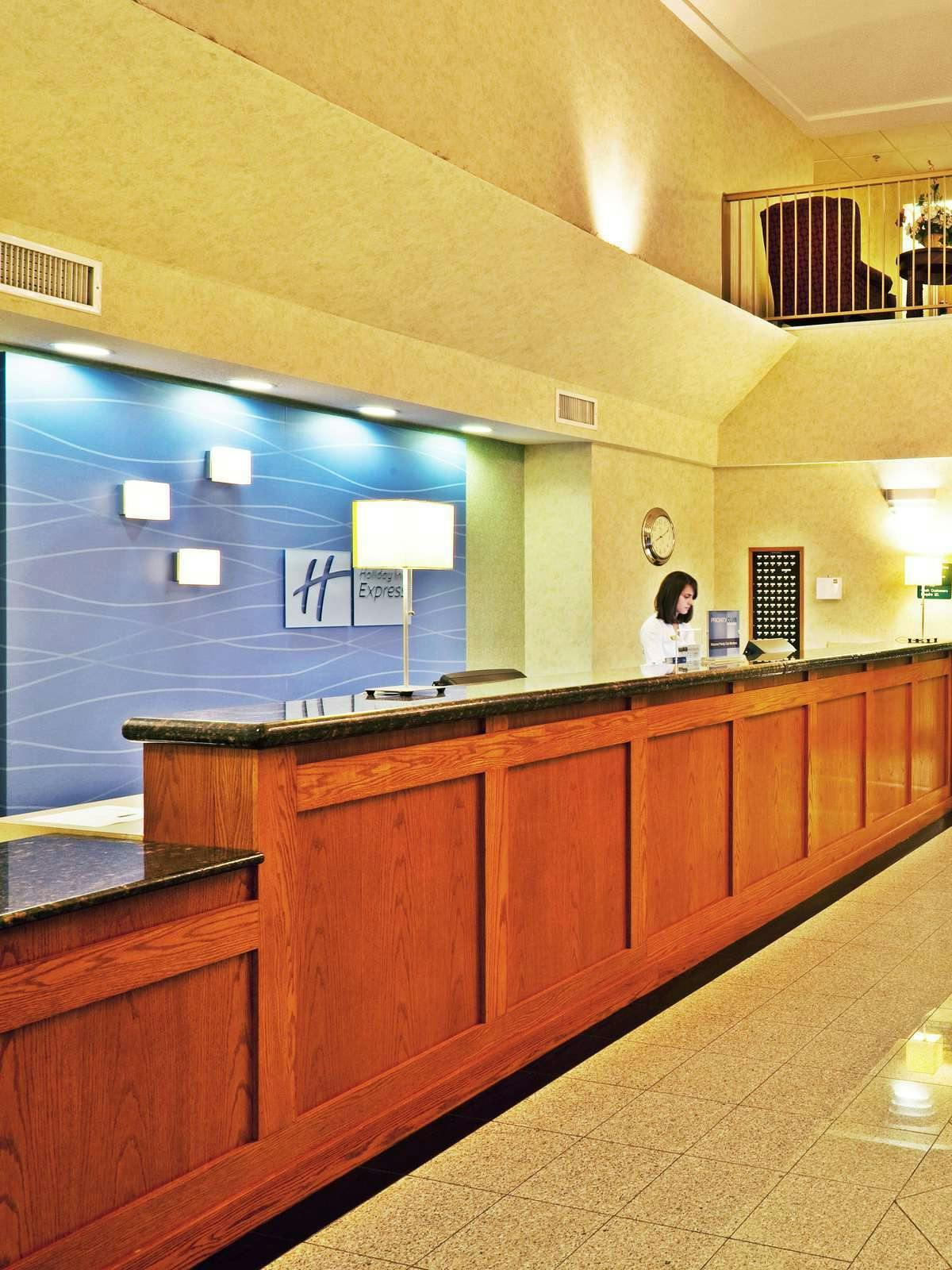 Hotel Holiday Inn Express Hotel & Suites Edmond photo 3