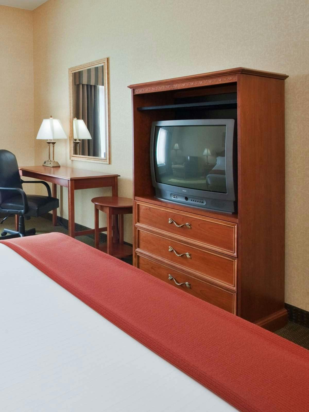 Hotel Holiday Inn Express Hotel & Suites Drums photo 2