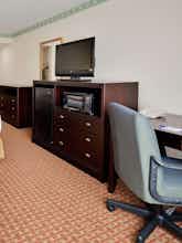 Hotel Holiday Inn Express Hotel & Suites Easton photo 2