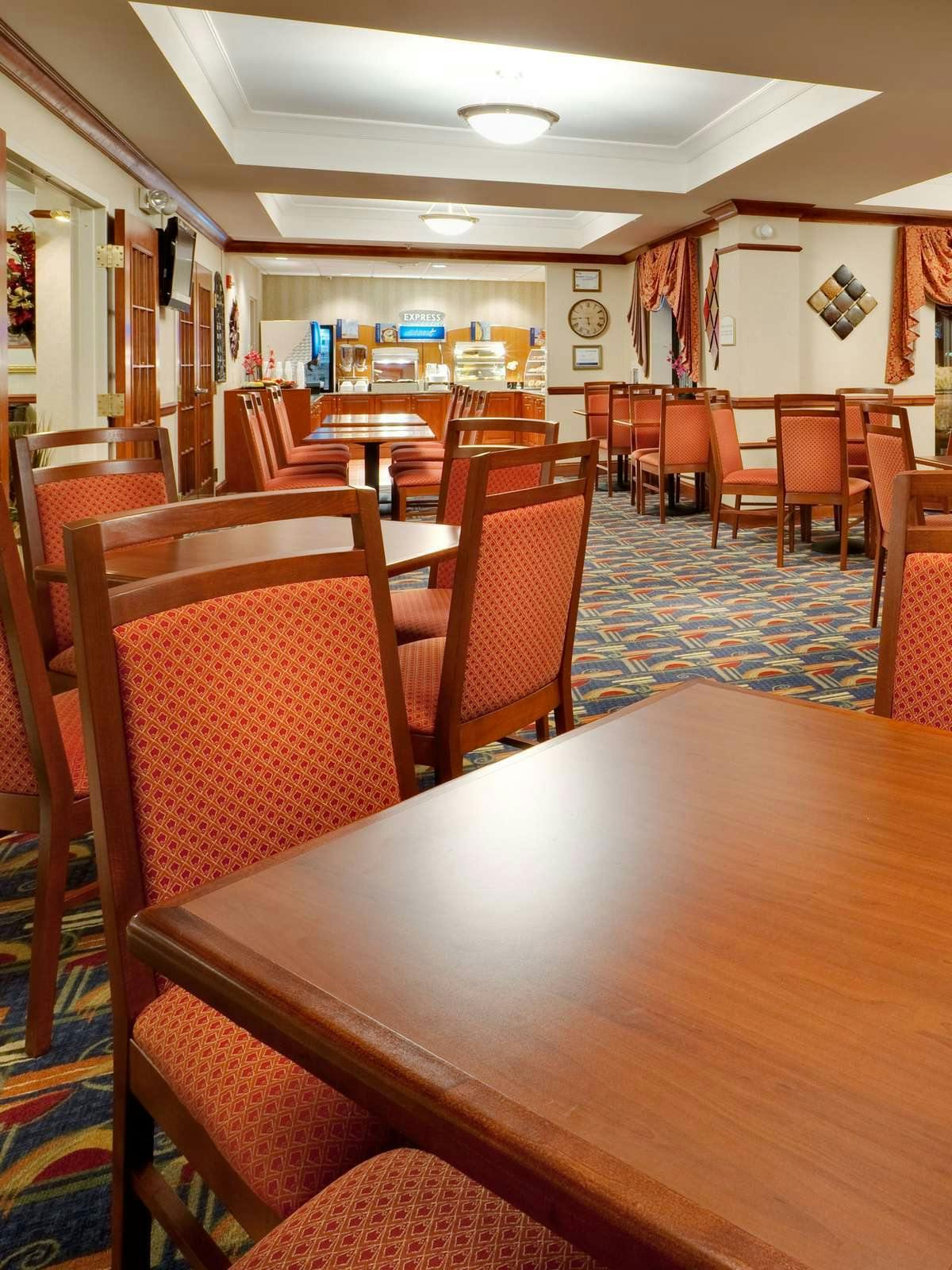 Hotel Holiday Inn Express Hotel & Suites Easton photo 5