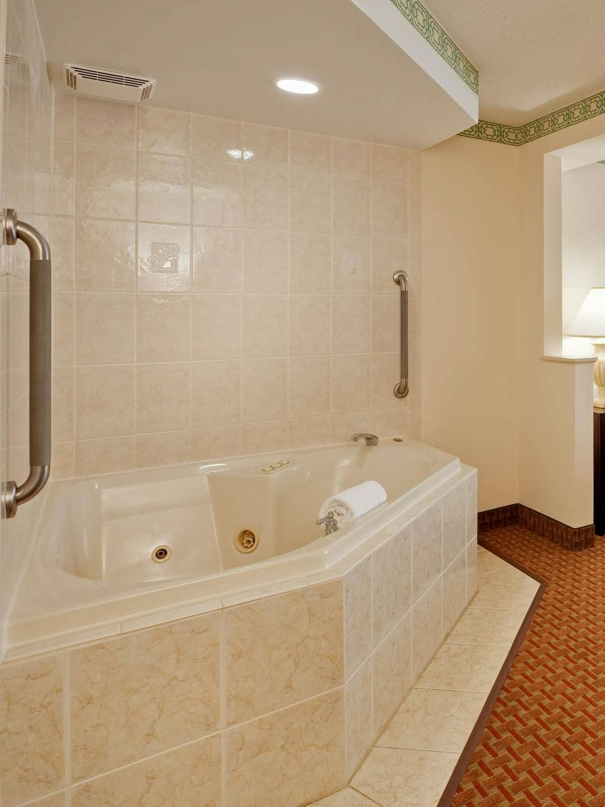 Hotel Holiday Inn Express Hotel & Suites Easton photo 3