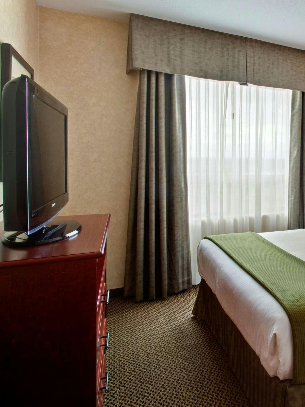 Hotel Holiday Inn Express Hotel & Suites Edmonton North photo 2