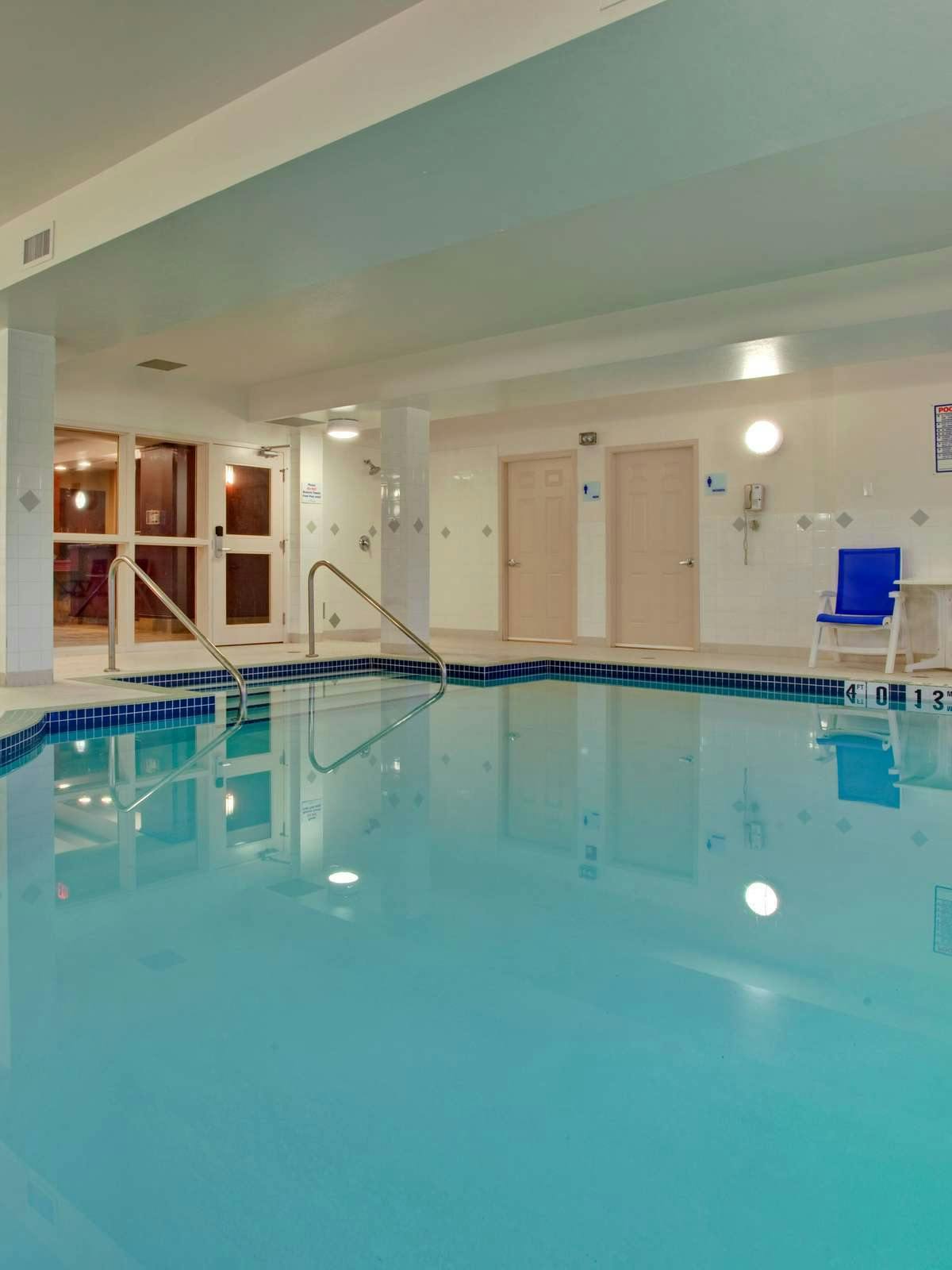 Hotel Holiday Inn Express Hotel & Suites Edmonton North photo 5