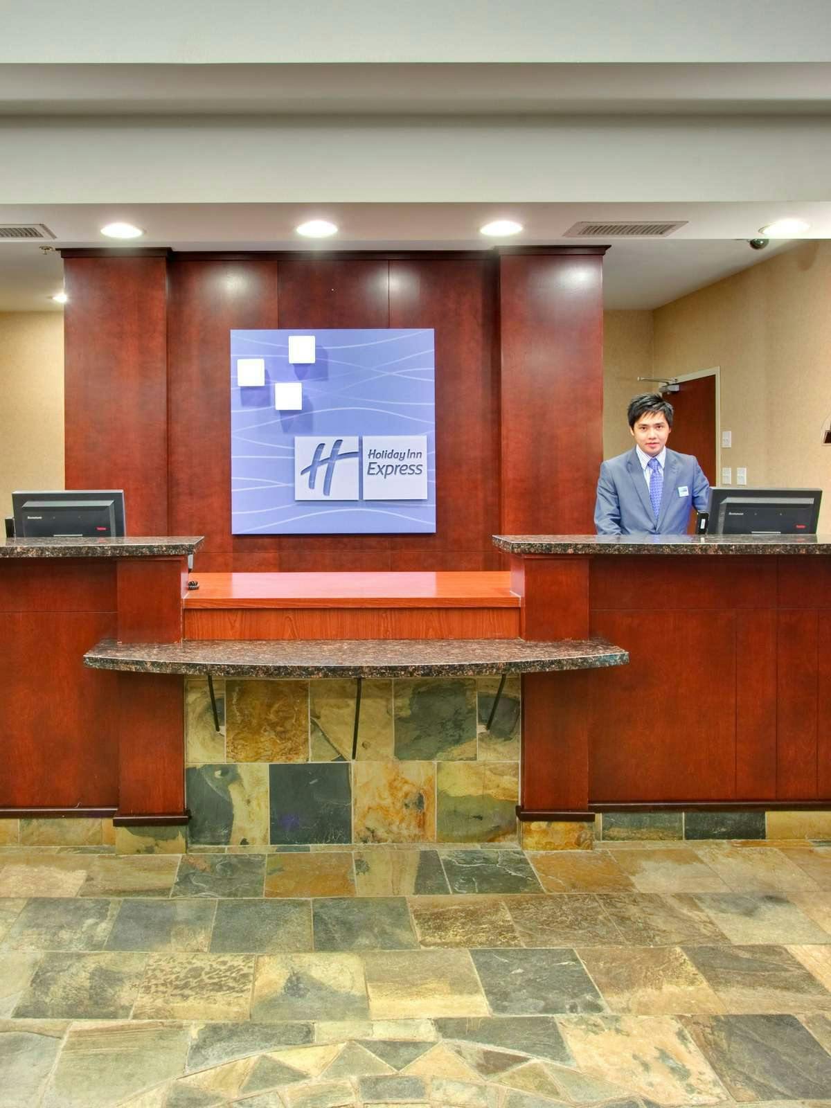 Hotel Holiday Inn Express Hotel & Suites Edmonton North photo 3