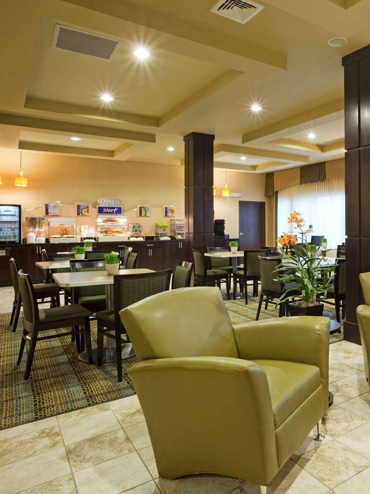 Hotel Holiday Inn Express Hotel & Suites Eau Claire North photo 5