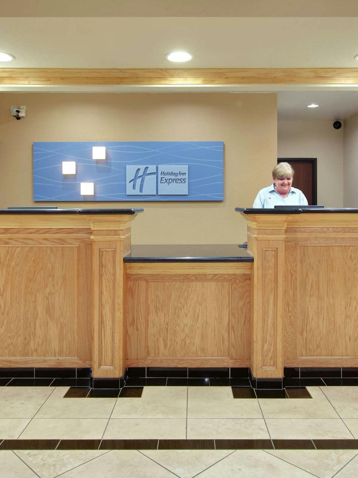 Hotel Holiday Inn Express Hotel & Suites El Dorado photo 4