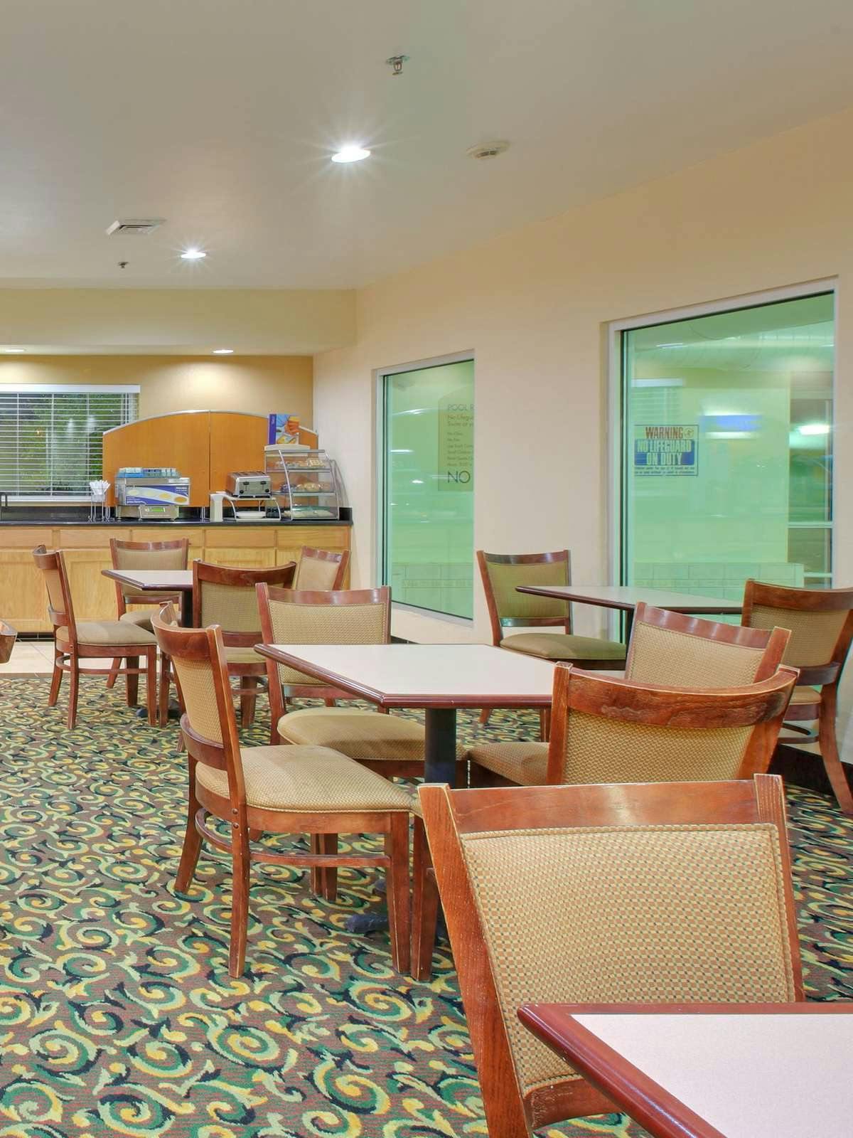 Hotel Holiday Inn Express Hotel & Suites El Dorado photo 5