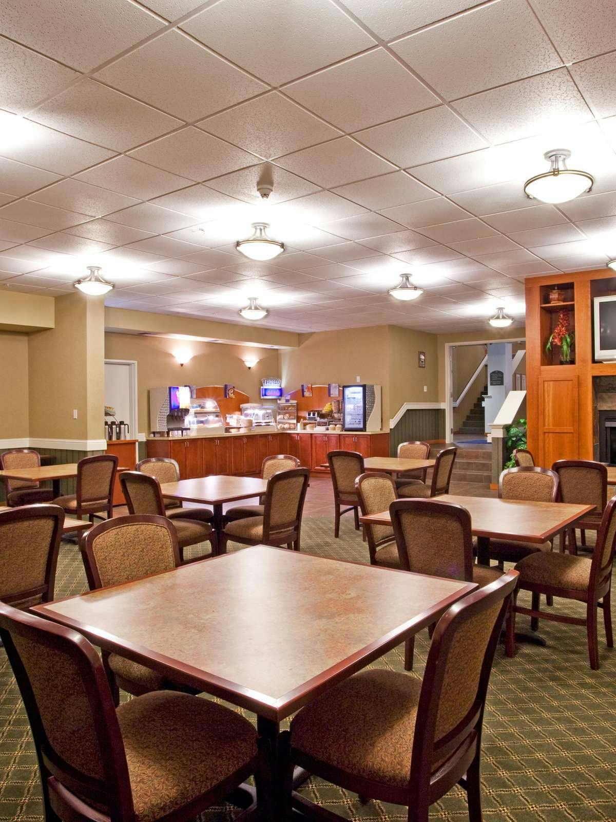 Hotel Holiday Inn Express Hotel & Suites Everett photo 5