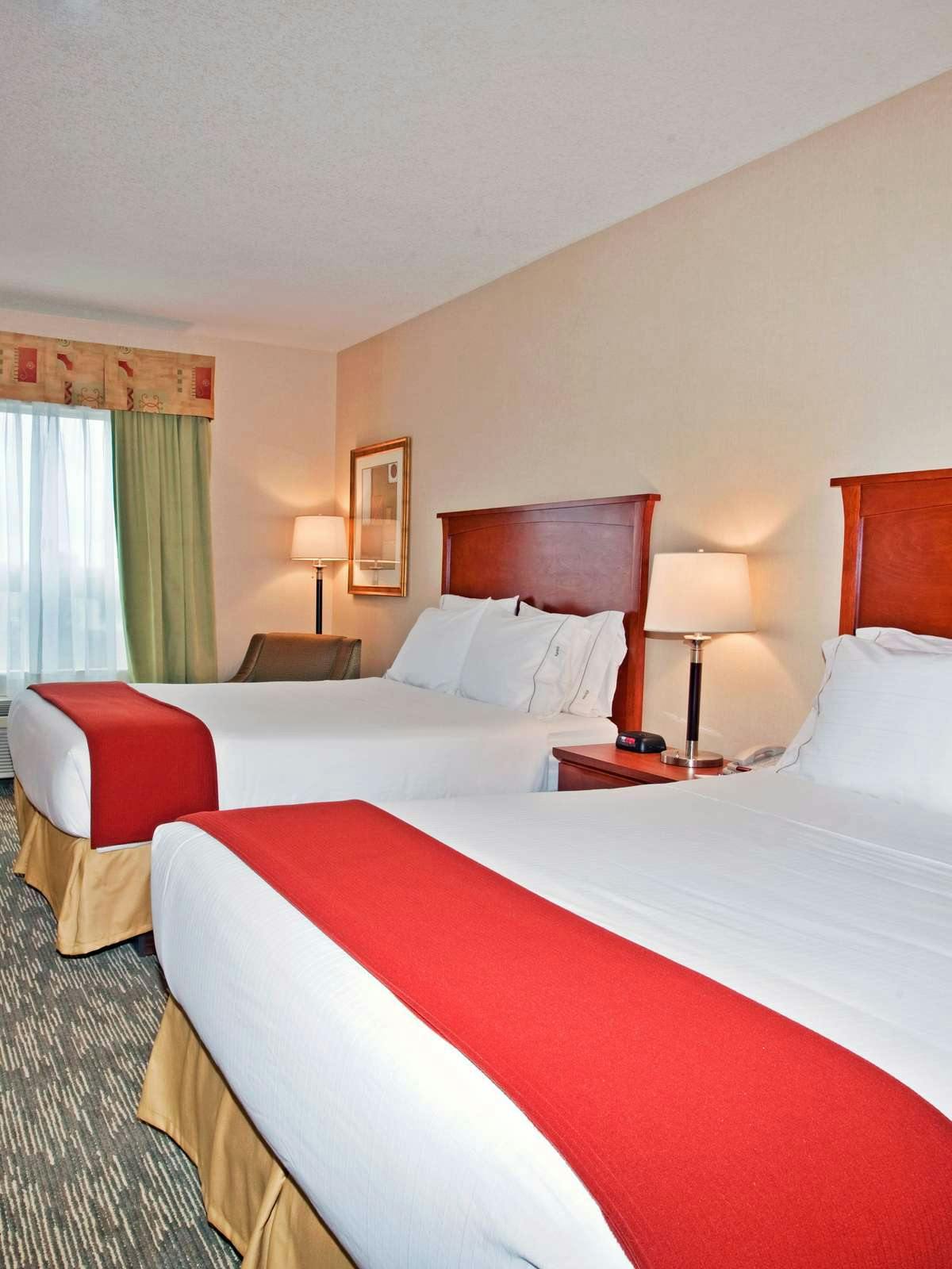 Hotel Holiday Inn Express Hotel & Suites Edmonton South photo 1