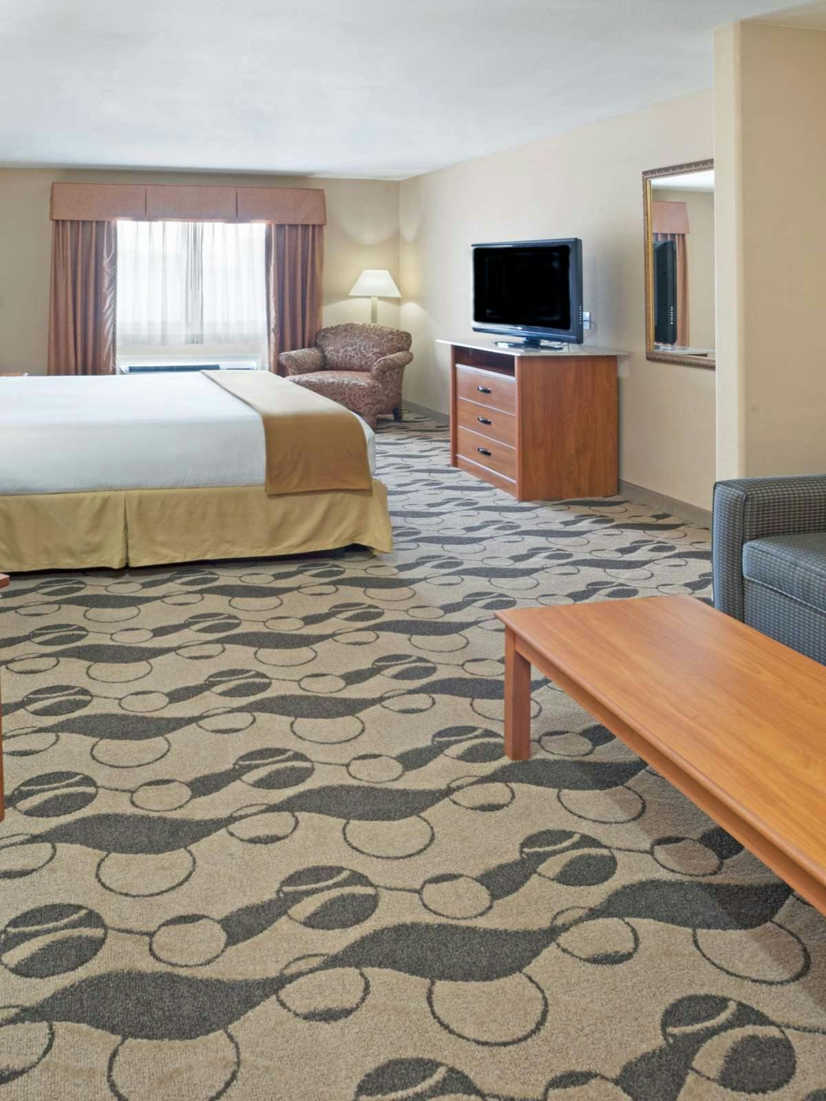 Hotel Holiday Inn Express Hotel & Suites Elgin photo 2