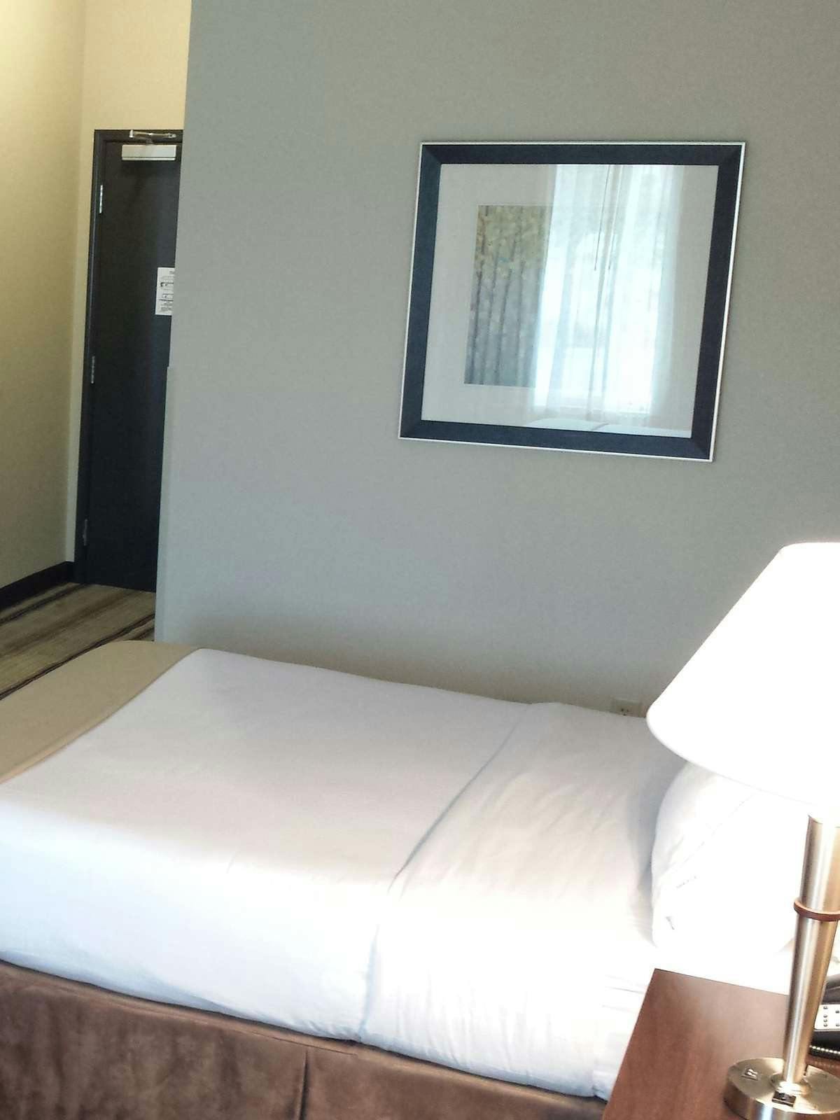 Hotel Holiday Inn Express Hotel & Suites Emporia Northwest photo 1