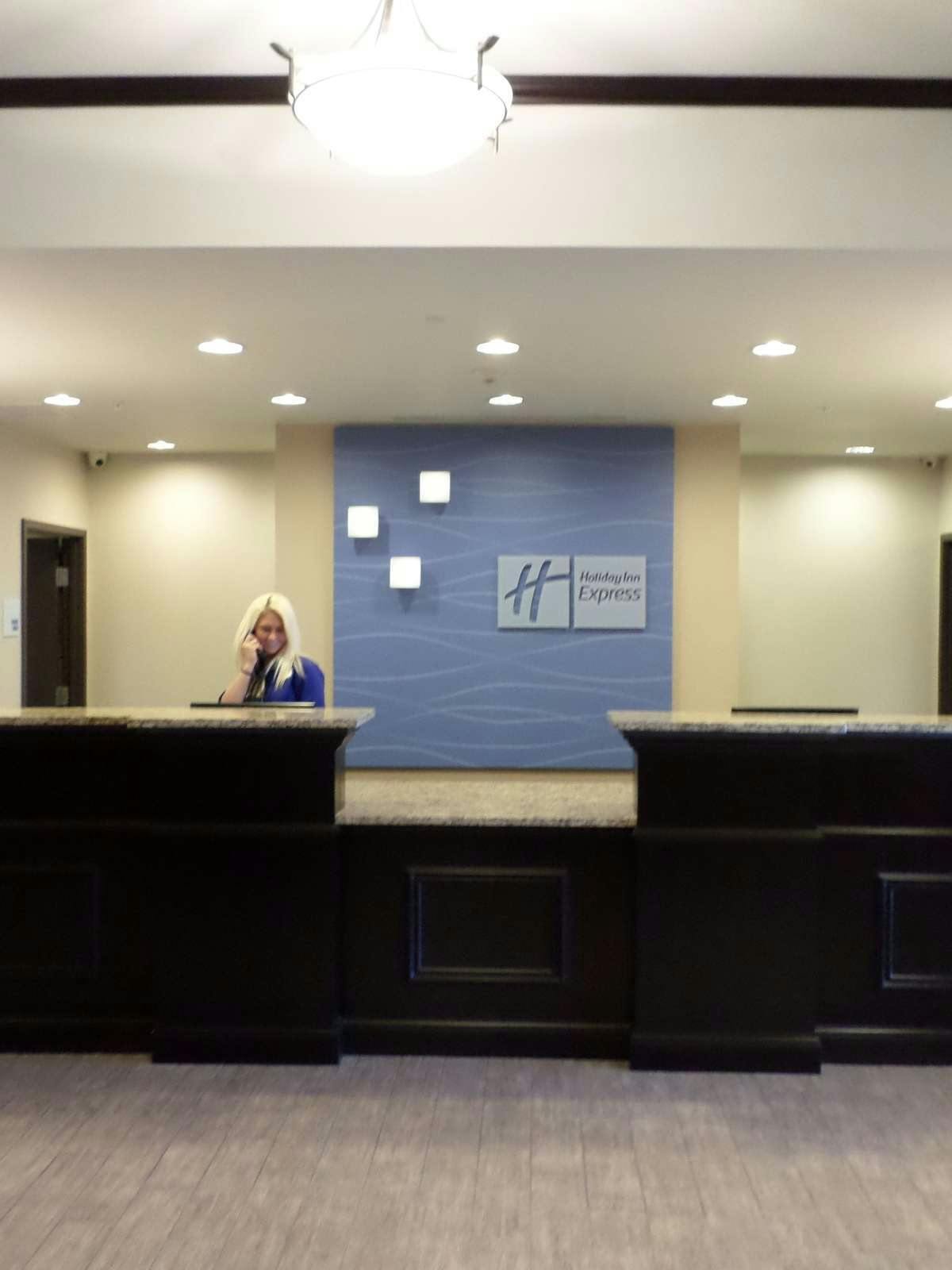 Hotel Holiday Inn Express Hotel & Suites Emporia Northwest photo 5