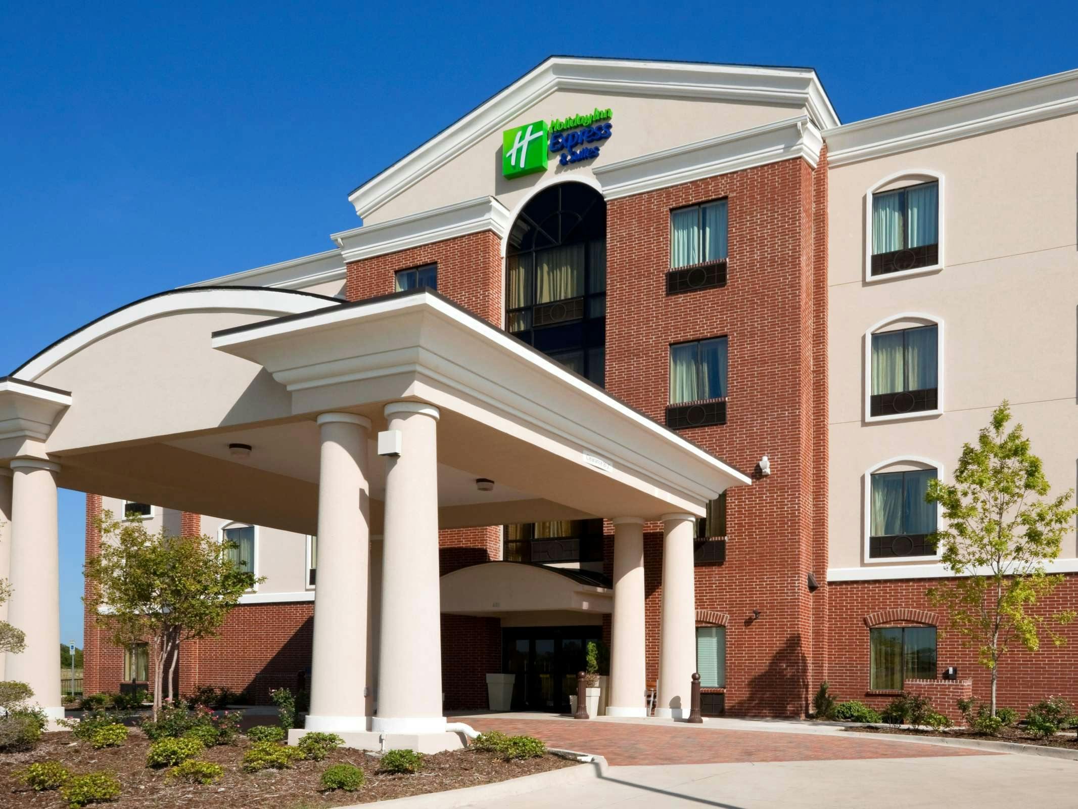 Holiday Inn Express Hotel & Suites Ennis