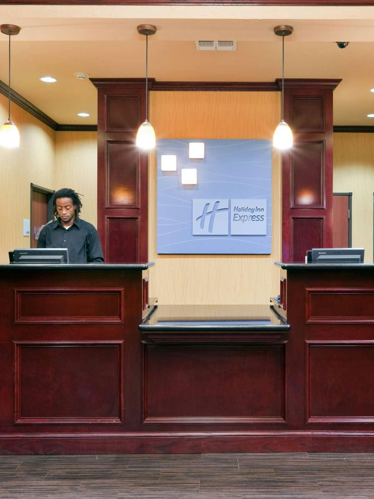 Hotel Holiday Inn Express Hotel & Suites Ennis photo 3