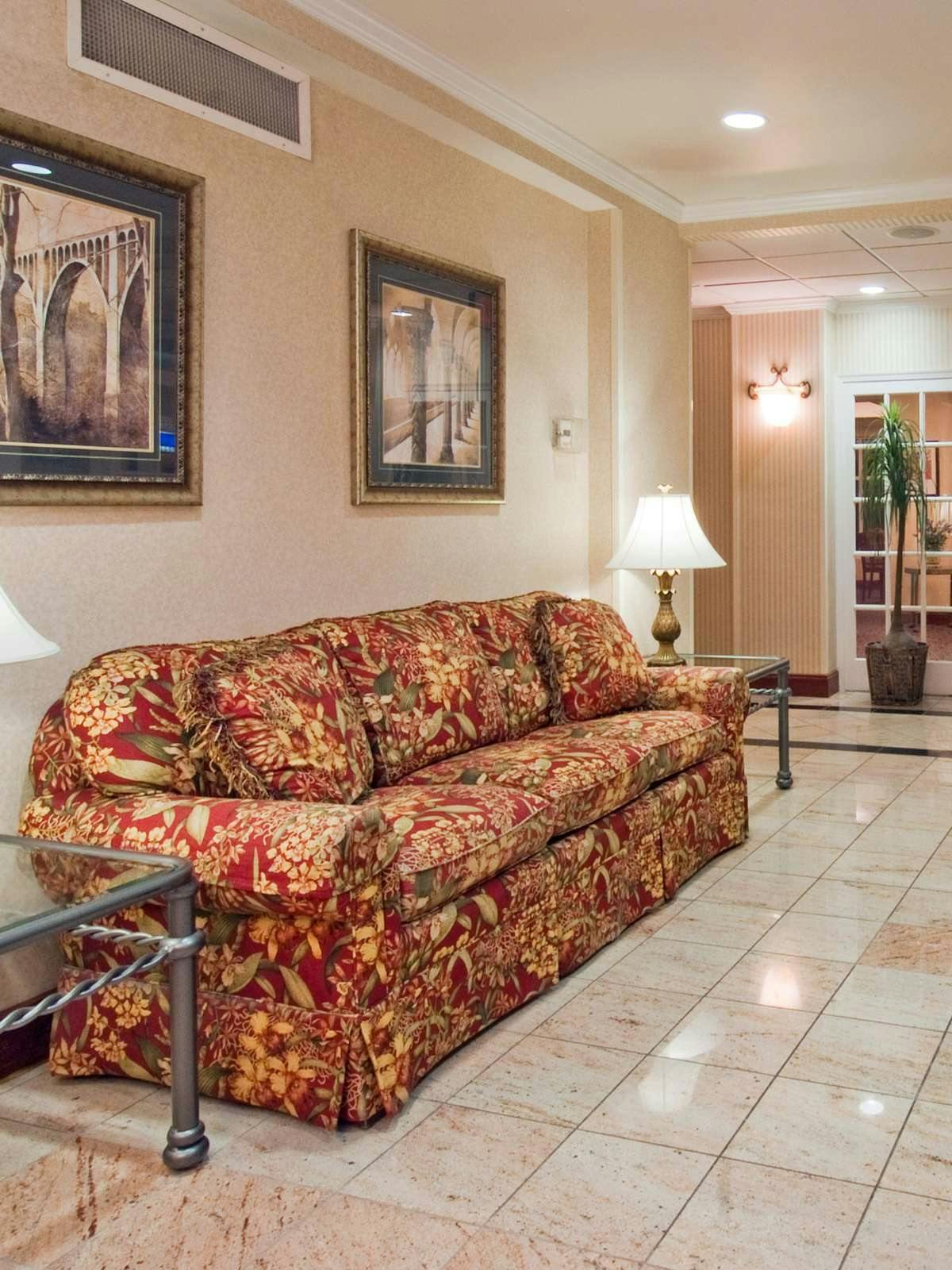 Hotel Holiday Inn Express Hotel & Suites Emporia photo 3