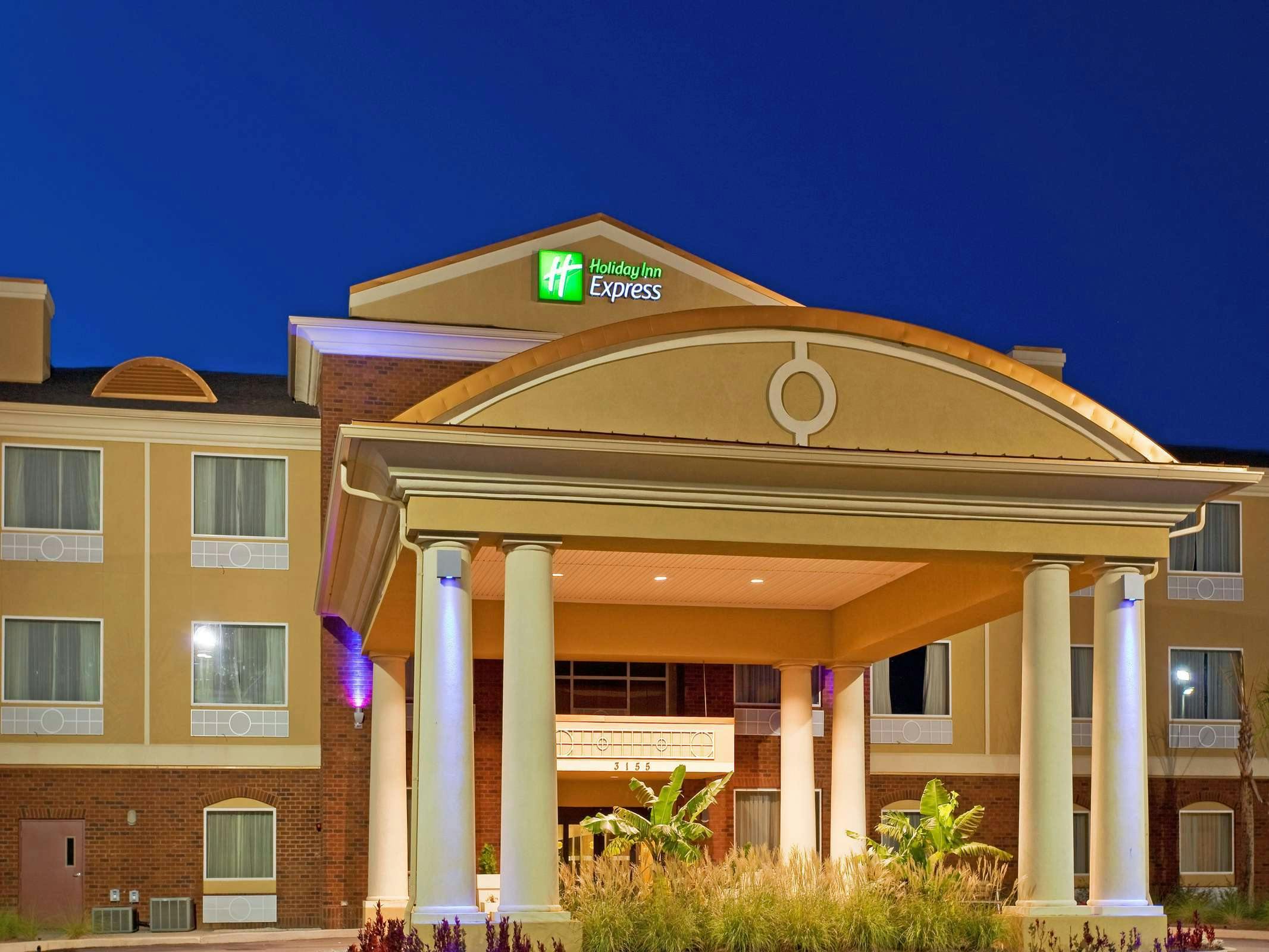 Holiday Inn Express Hotel & Suites Foley