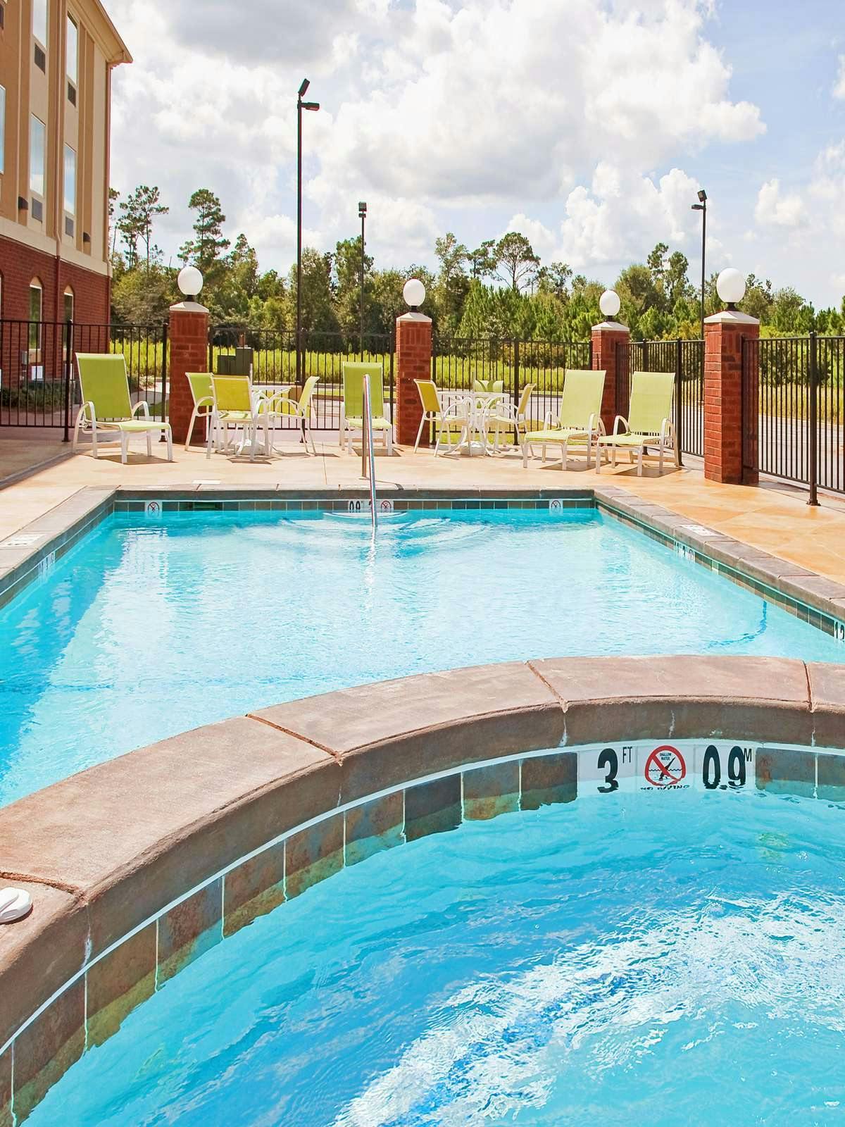 Hotel Holiday Inn Express Hotel & Suites Foley photo 5