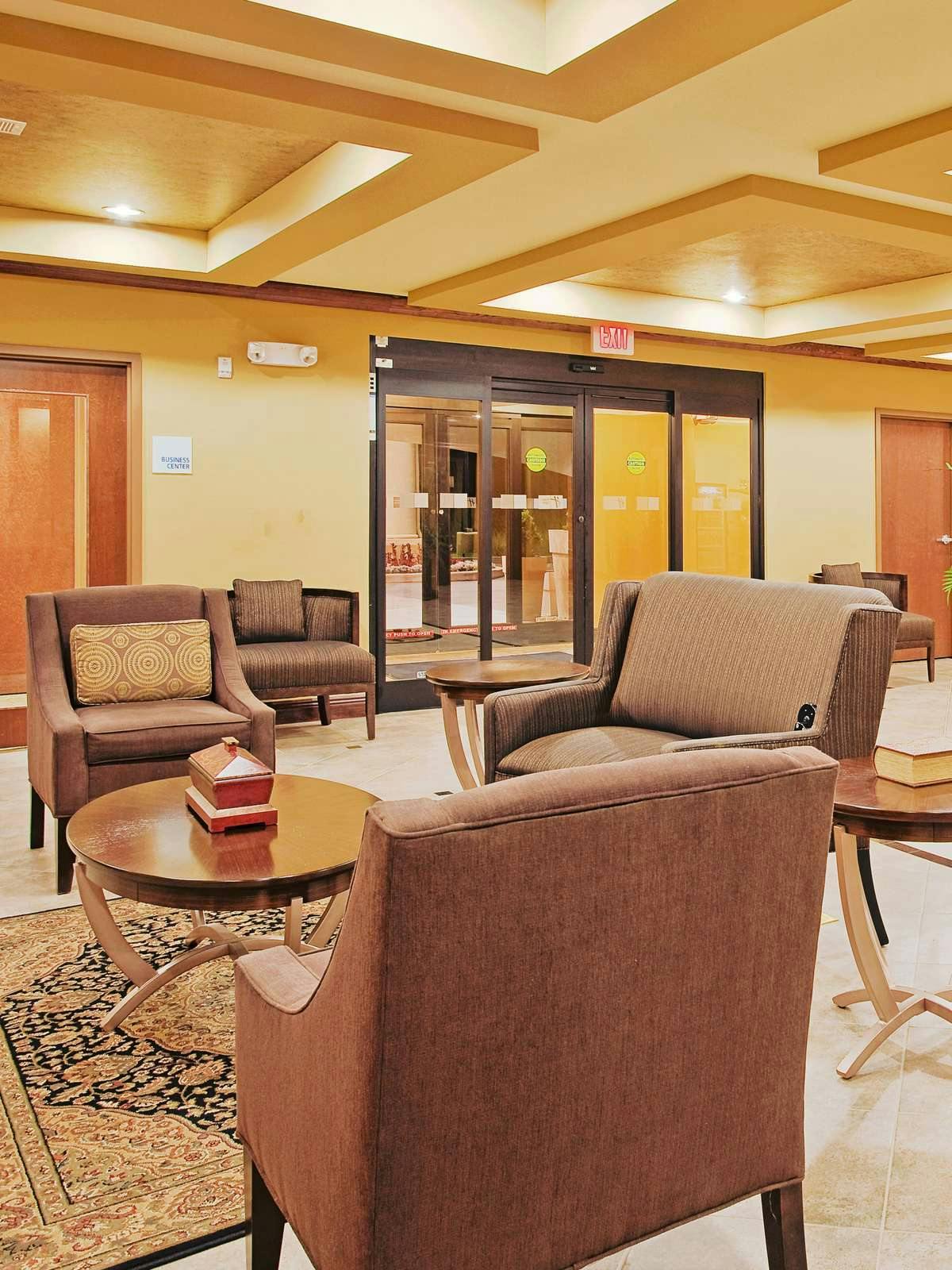 Hotel Holiday Inn Express Hotel & Suites Foley photo 2