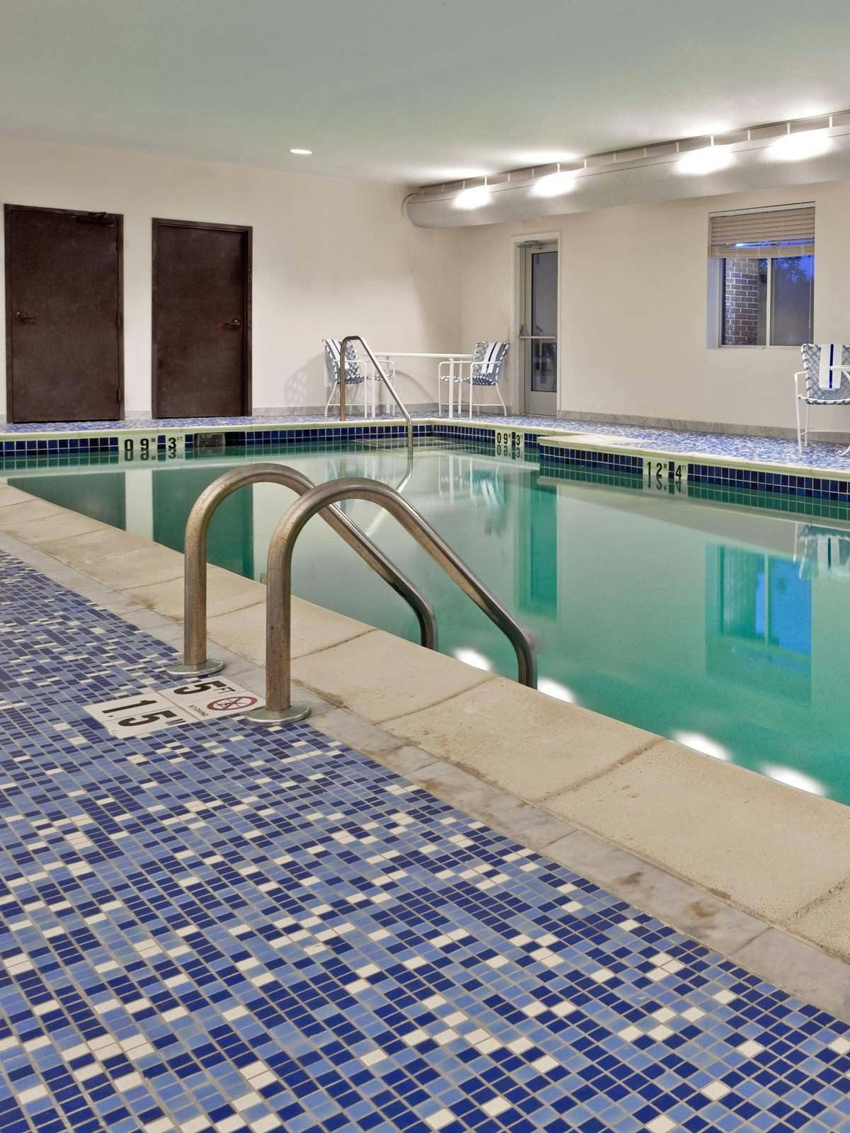 Hotel Holiday Inn Express Hotel & Suites Farmington Hills photo 5