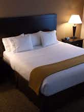 Hotel Holiday Inn Express Hotel & Suites Fairmont photo 1