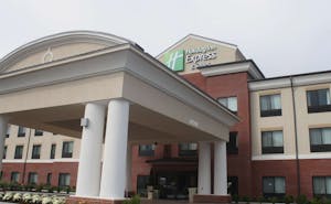 Holiday Inn Express Hotel & Suites Fairmont