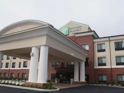Holiday Inn Express Hotel & Suites Fairmont